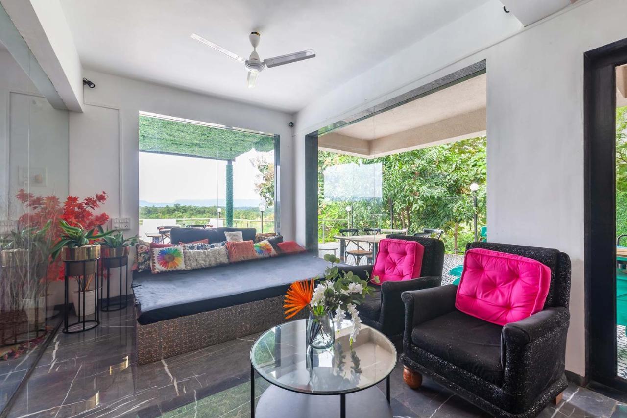 קארג'אט Stayvista'S Vine & Splash - Riverside Villa With An Infinity Pool And Indoor Games מראה חיצוני תמונה