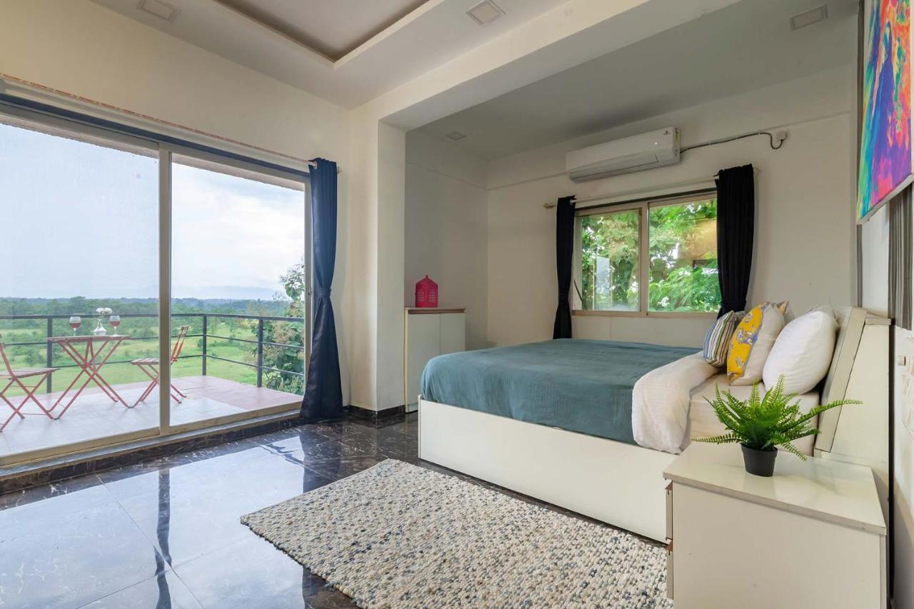 קארג'אט Stayvista'S Vine & Splash - Riverside Villa With An Infinity Pool And Indoor Games מראה חיצוני תמונה