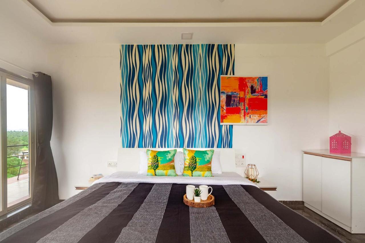 קארג'אט Stayvista'S Vine & Splash - Riverside Villa With An Infinity Pool And Indoor Games מראה חיצוני תמונה