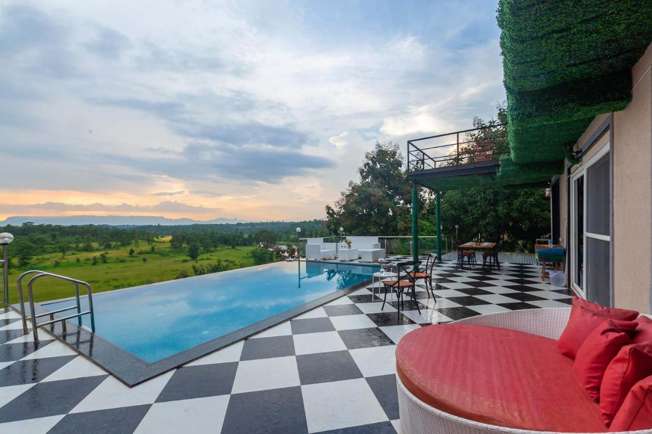 קארג'אט Stayvista'S Vine & Splash - Riverside Villa With An Infinity Pool And Indoor Games מראה חיצוני תמונה