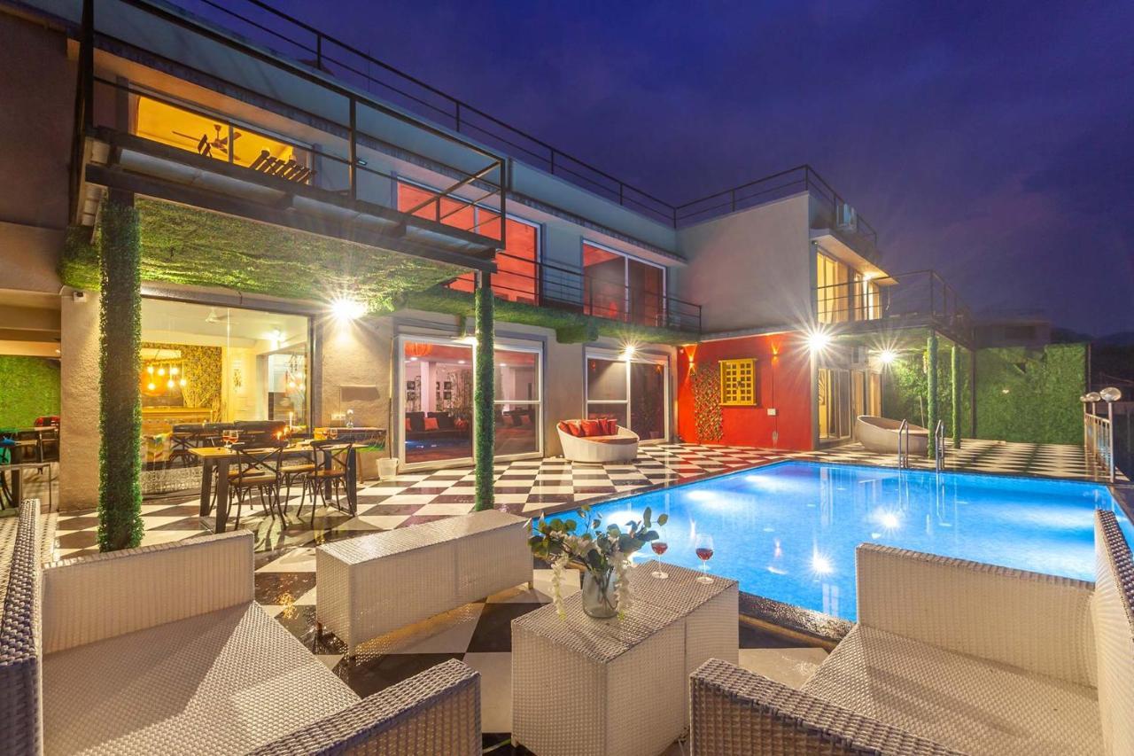 קארג'אט Stayvista'S Vine & Splash - Riverside Villa With An Infinity Pool And Indoor Games מראה חיצוני תמונה