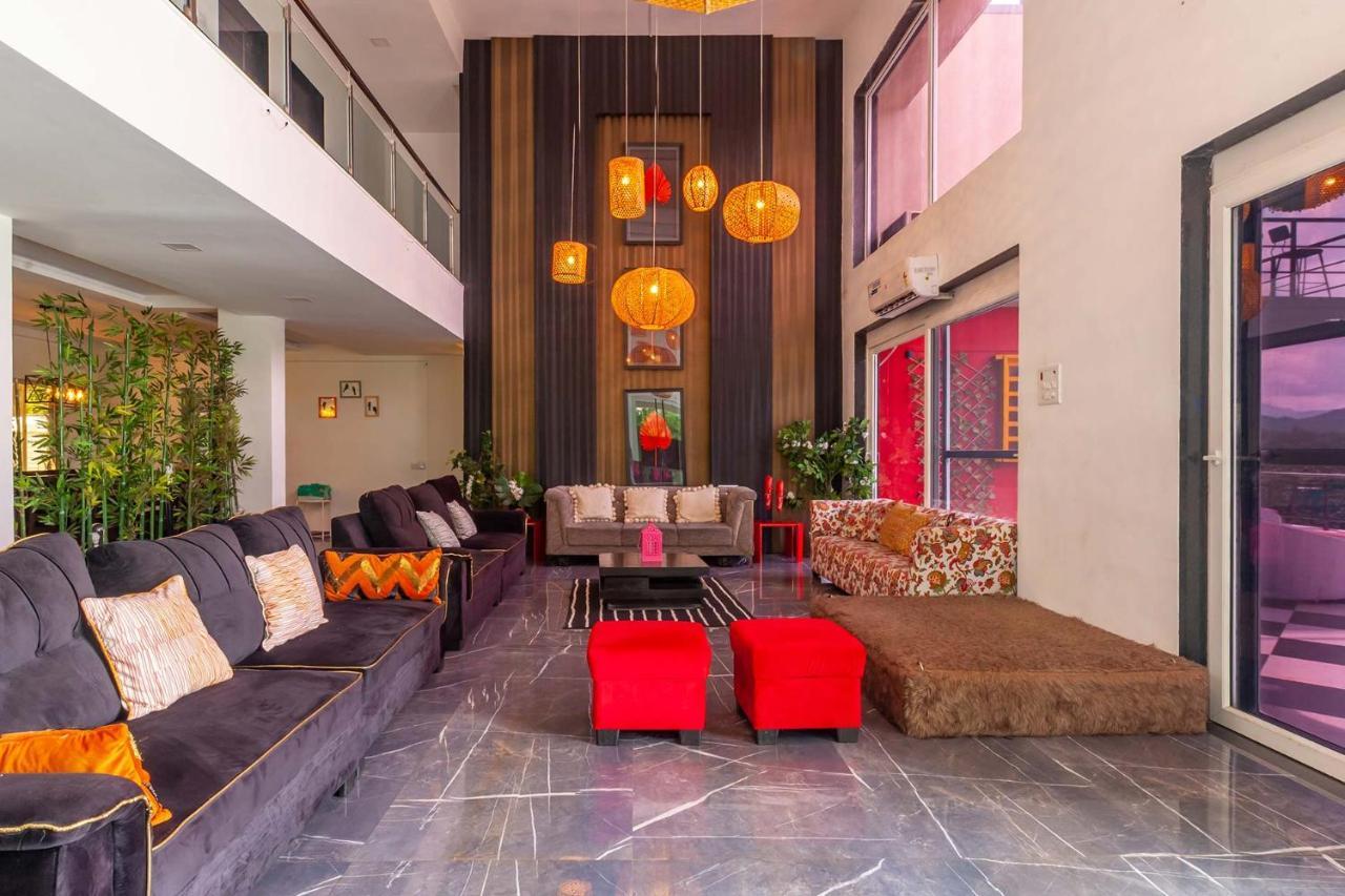 קארג'אט Stayvista'S Vine & Splash - Riverside Villa With An Infinity Pool And Indoor Games מראה חיצוני תמונה