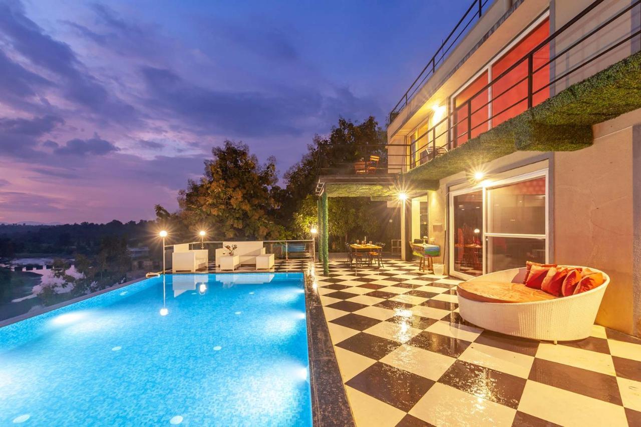 קארג'אט Stayvista'S Vine & Splash - Riverside Villa With An Infinity Pool And Indoor Games מראה חיצוני תמונה
